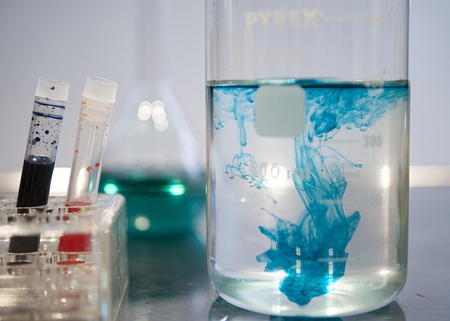 水性體系通用型高效消泡劑在造紙、紡織和水處理中的應(yīng)用探索，旨在提高生產(chǎn)效率和產(chǎn)品質(zhì)量。